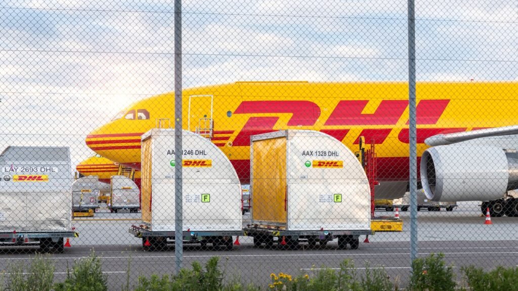 Versand von Lithiumbatterien: Wie verpackt und versendet man Lithium-Ionen-Batterien sicher? 15 Lithium-Ionen-Batterien mit DHL versenden